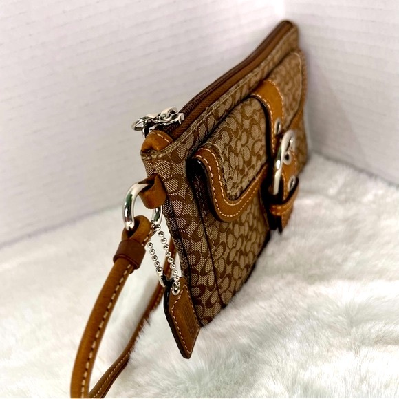 Coach Wristlet Brown Jacquard Signature Two Pockets Buckle Front - Picture 14 of 16